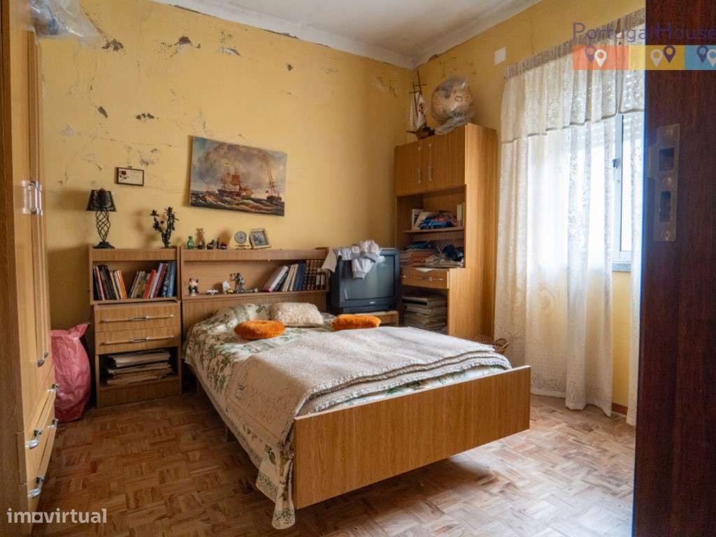 Prédio constituído por 2 apartamentos T2 com entradas independentes...-7