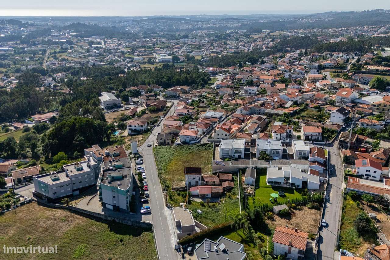 Moradias + Terreno com área total de 3.082 m2 com Potencial de Constru-5