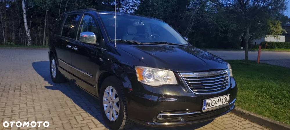Chrysler Town & Country 3.6 Limited - 29