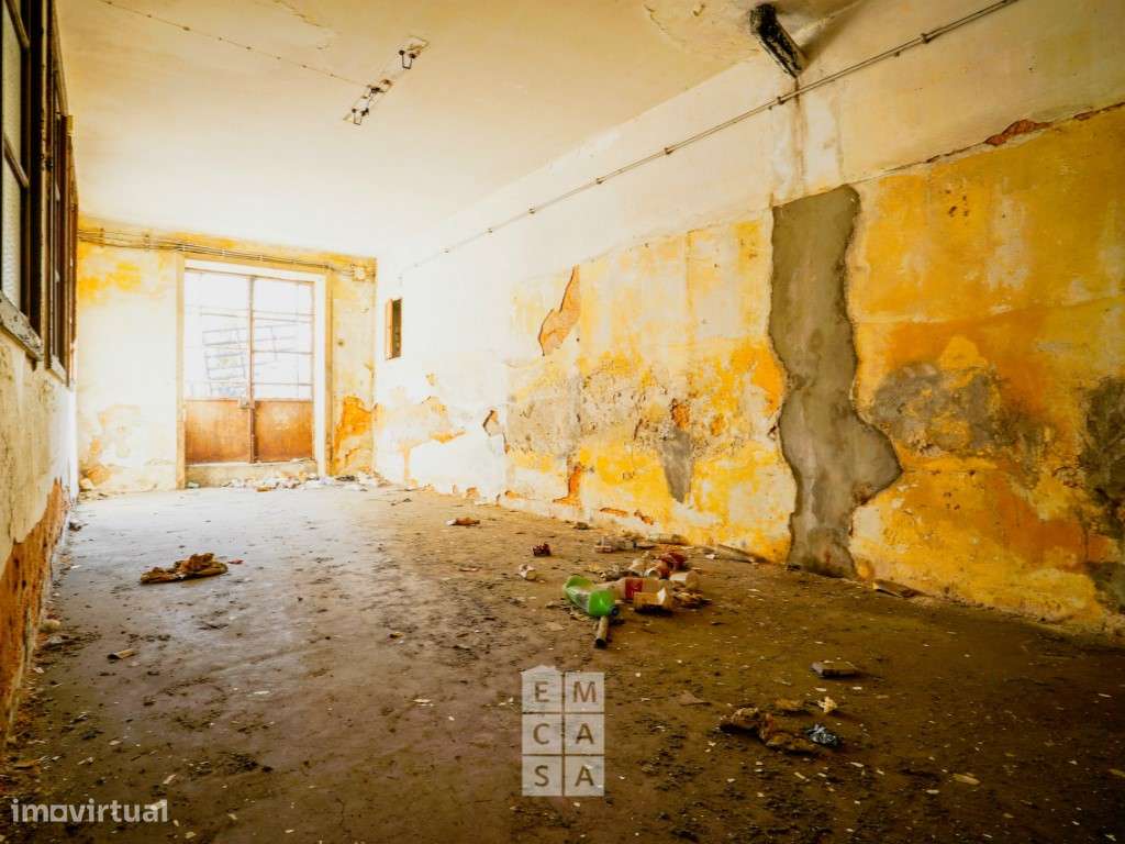 Prédio destinado a comércio, indústria e habitação para reconstruçã... - Grande imagem: 3/22