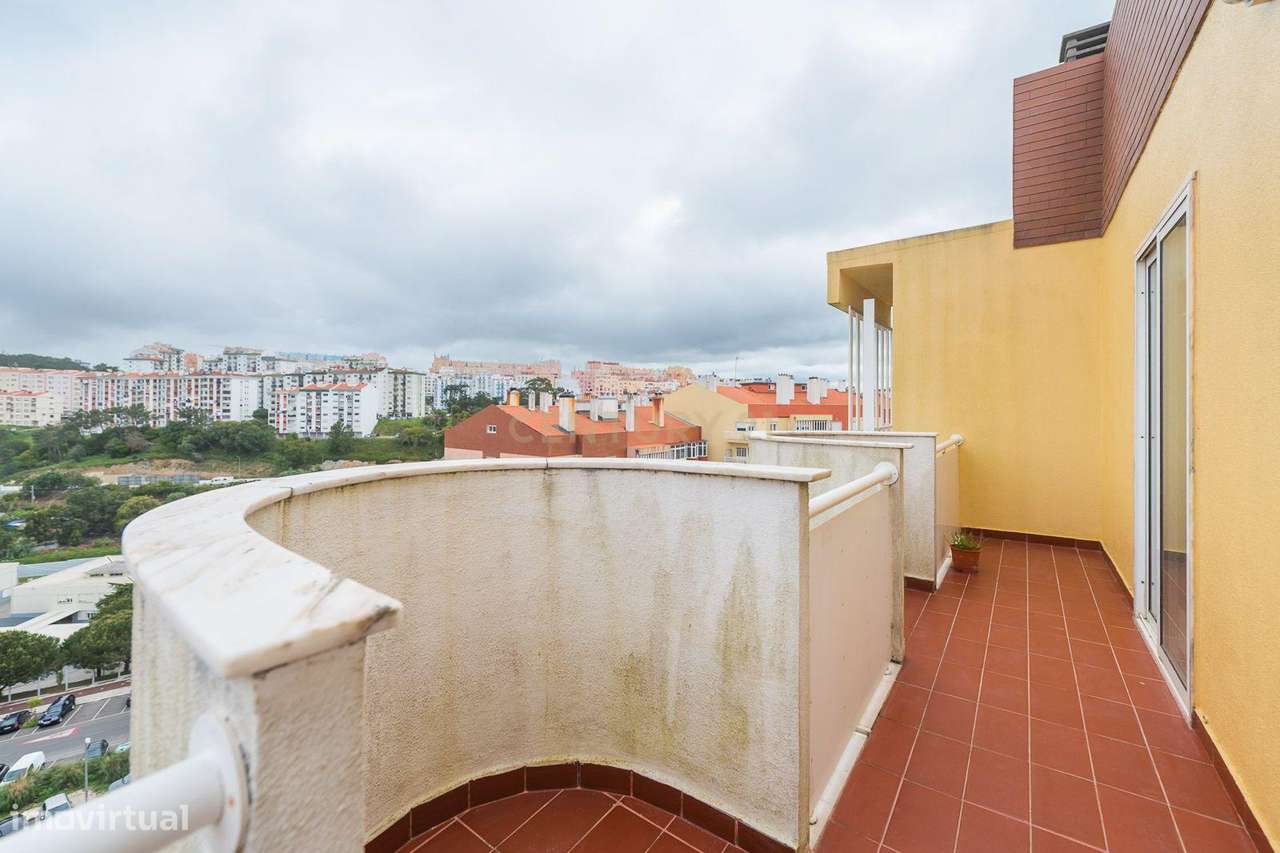 Excelente apartamento T2 com parqueamento em Rio de Mouro-21