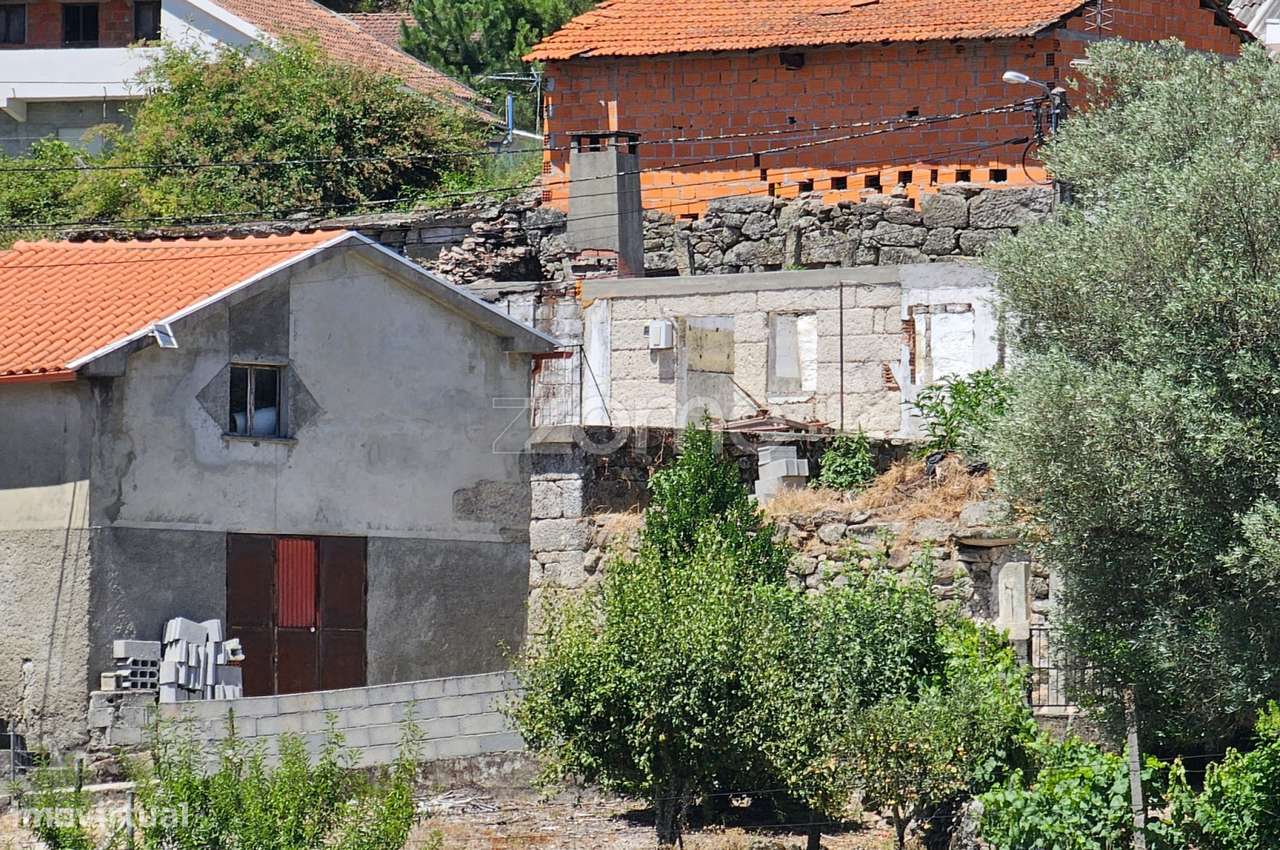 Moradia para reconstrução com quintal - Grande imagem: 4/9