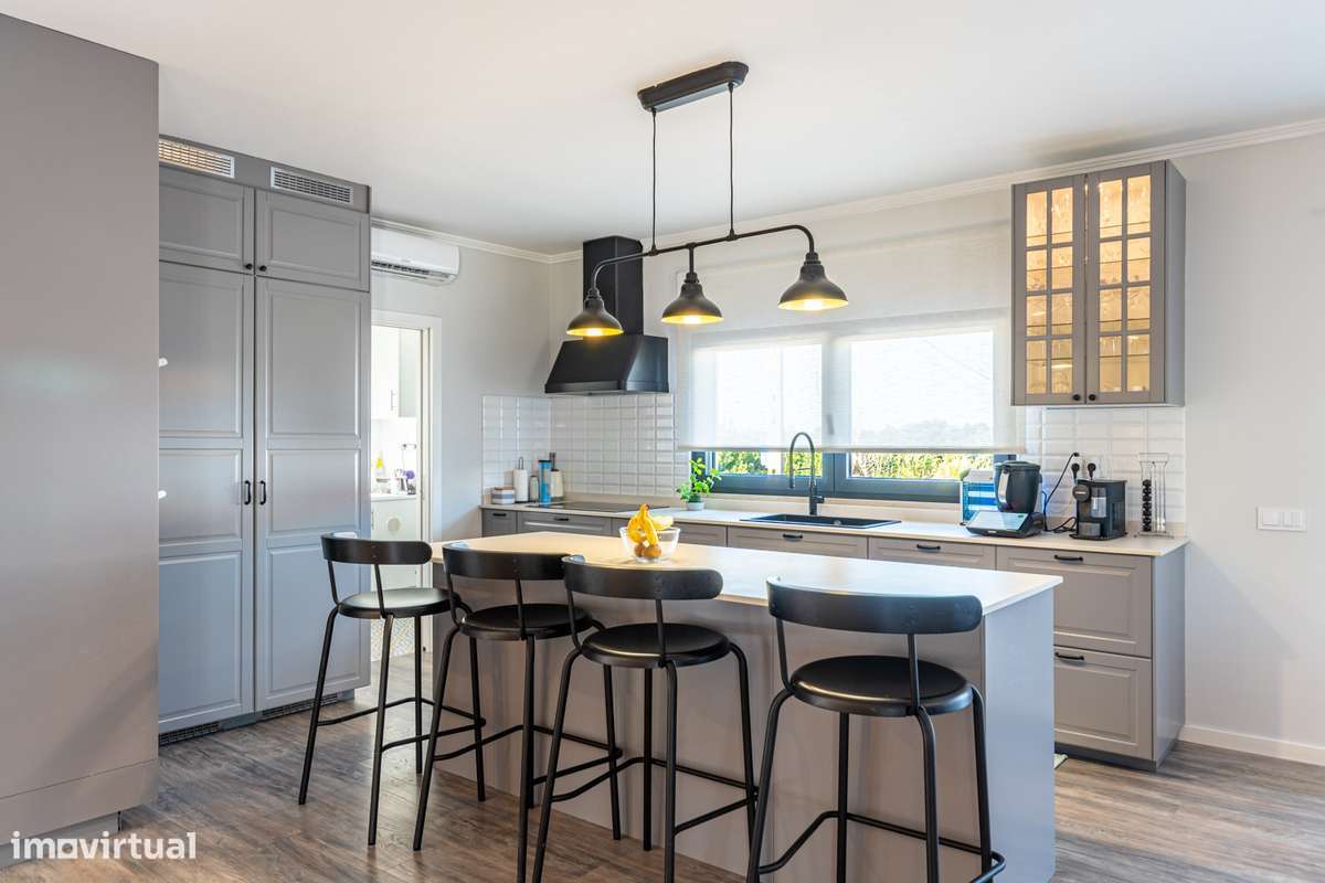 Excelente Moradia térrea Semi nova com piscina na Moita-12