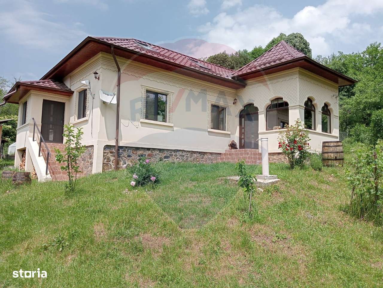 Vanzare casa  4 camere-microferma, cu panouri fotovoltaice - Imagine principală: 3/20