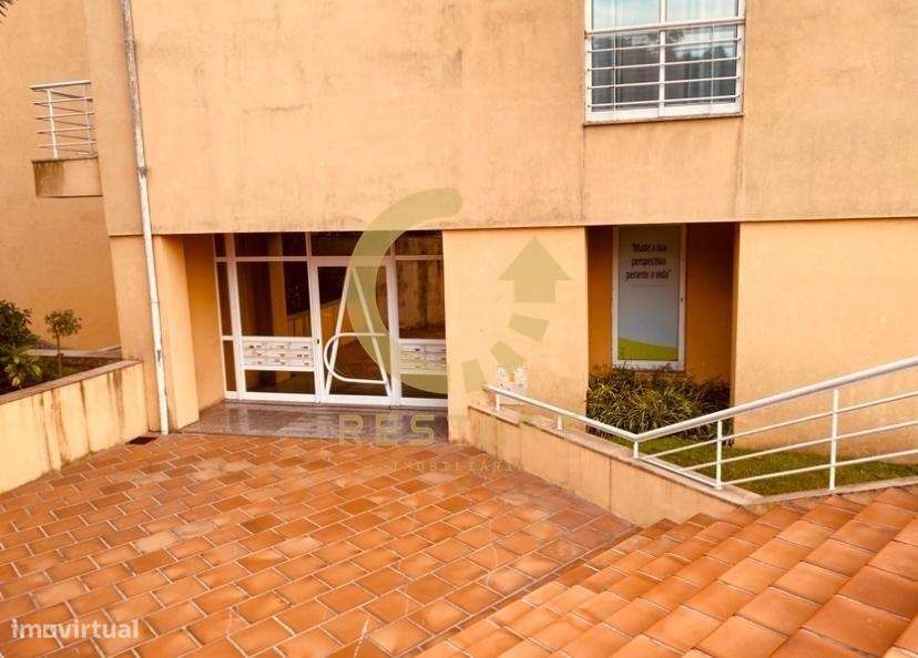 T3 com vistas desafogadas e excelente exposição solar — Ermesinde- - Grande imagem: 4/25