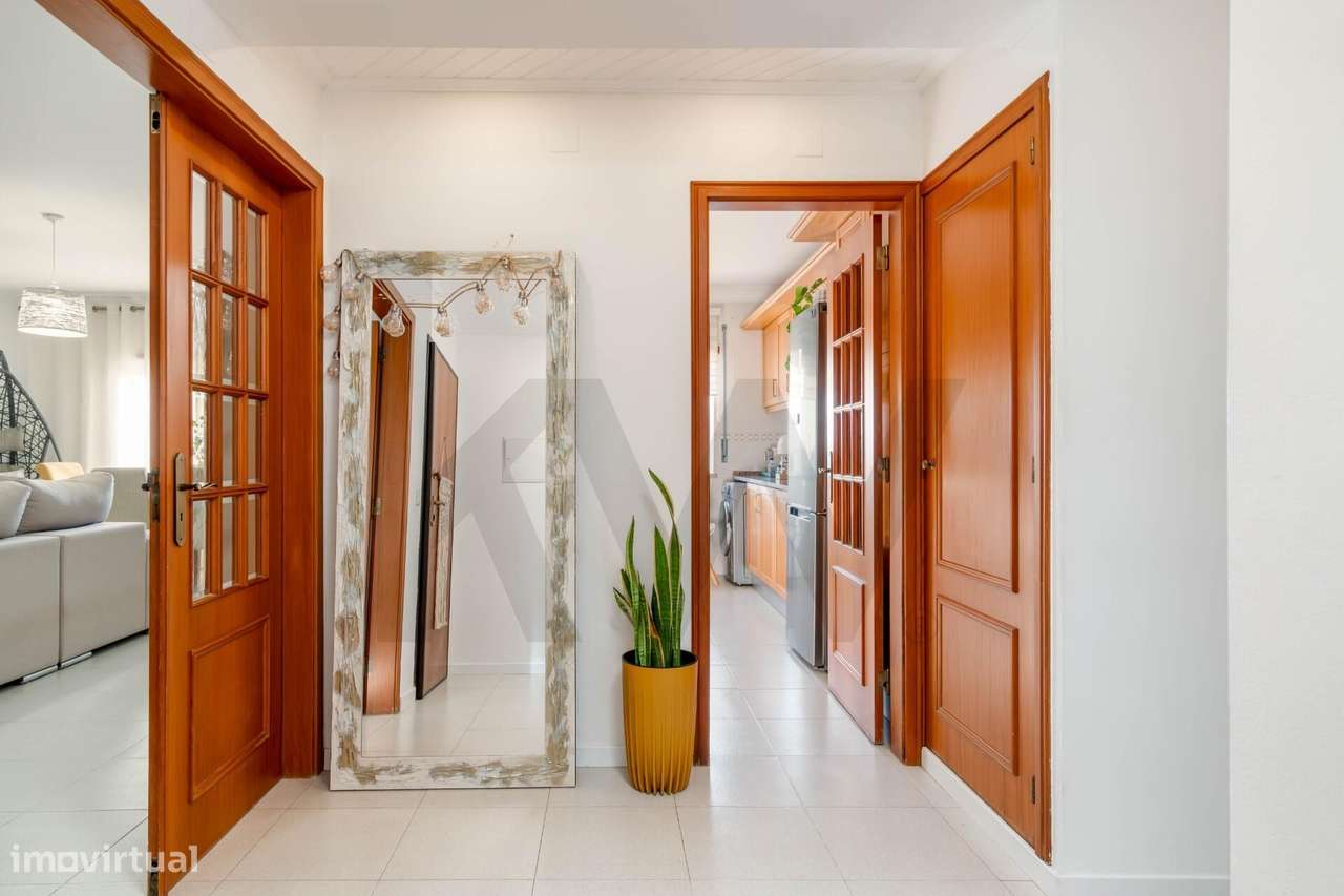 Apartamento T3, com Suíte, Arrecadação e Lugar de Garagem - Palhais, B-33