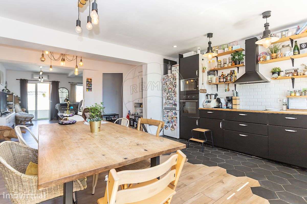 Apartamento T3 à venda em Almada-4