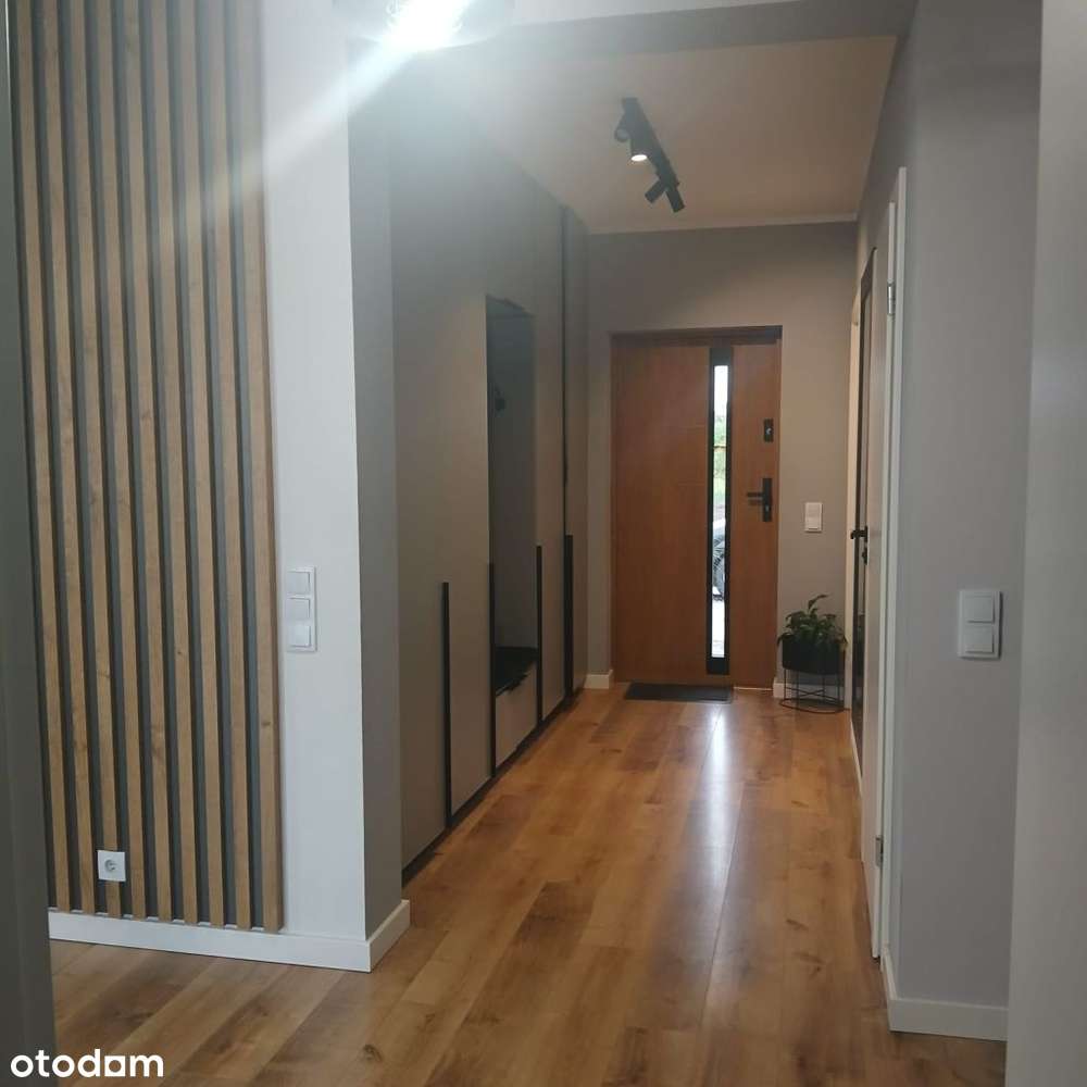 Dom Wolnostojący W Okolicy Lasu-8