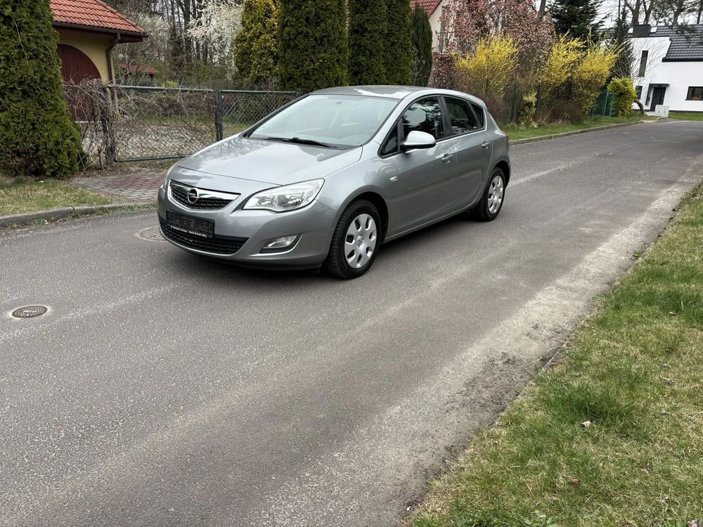 Opel Astra J 1.4 Selection 2010