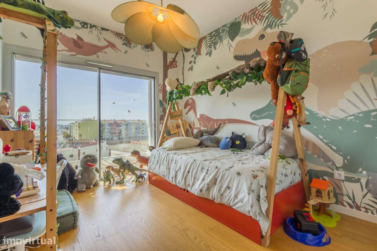 T4 em Condomínio Fechado com Vista Rio - Alcochete-45