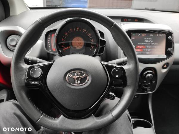 Toyota Aygo x-play touch - 9