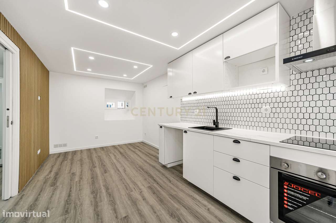 Prédio Totalmente Renovado com 2 apartamentos T1 e espaço exterior no-5