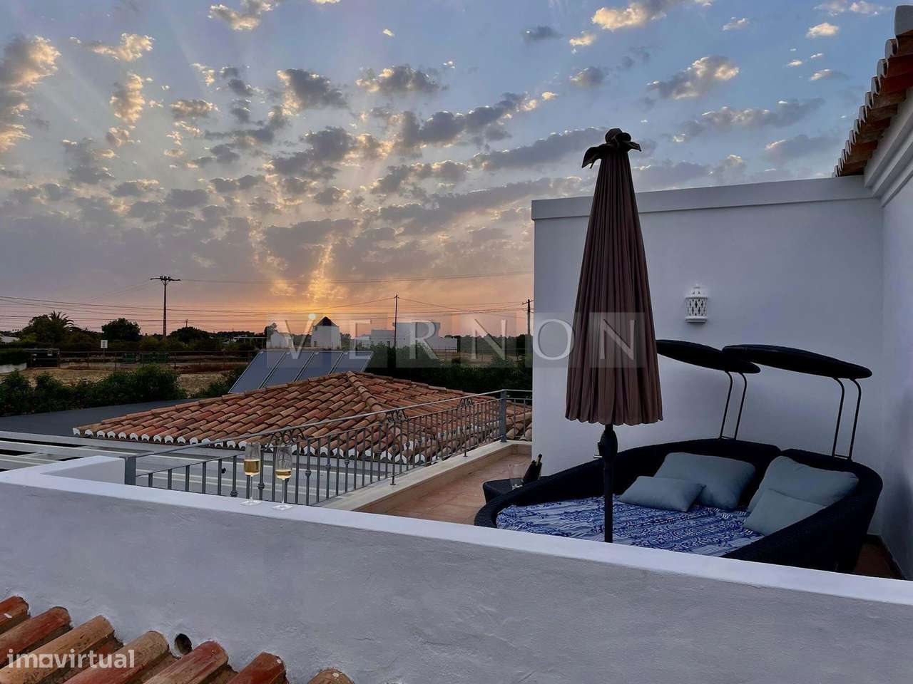 Algarve, Caramujeira,  para venda moradia V3 espaçosa renovada com vis-52