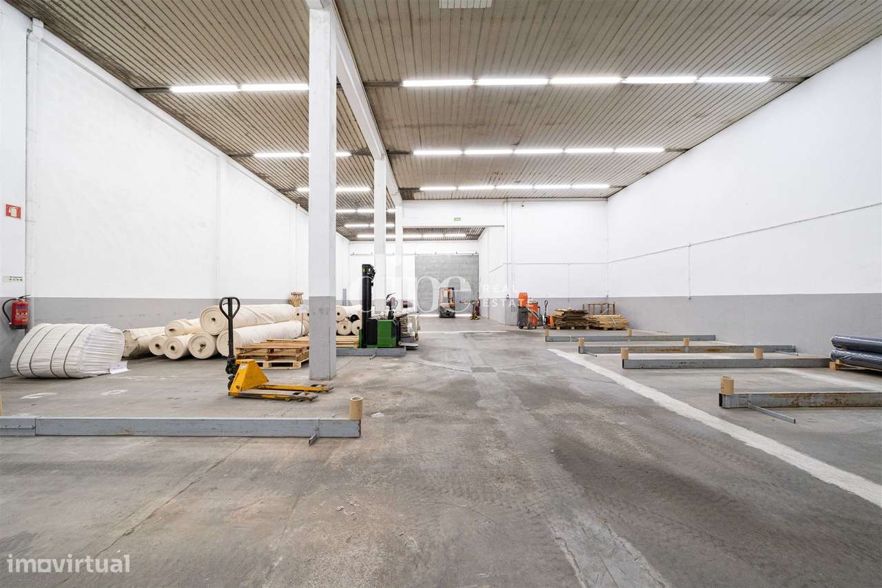 Armazém com escritórios totalmente mobilados - Grande imagem: 2/20