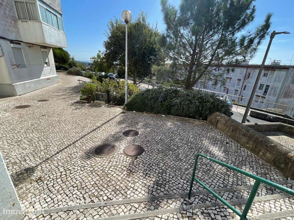 Apartamento T3 com Varanda em Monte Abraão - Uma Oportunidade para ...-12