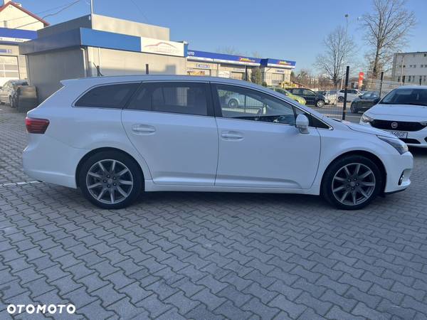 Toyota Avensis 2.0 D-4D Premium - 16