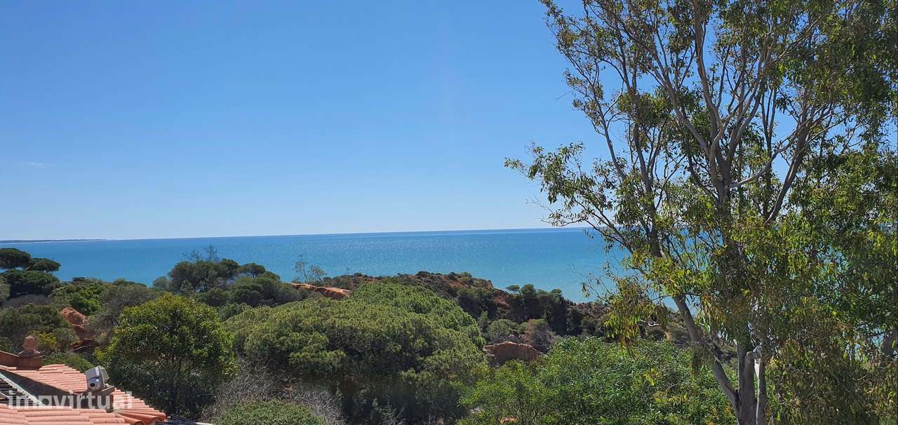 Moradia em primeira linha de mar com acesso direto á praia-10