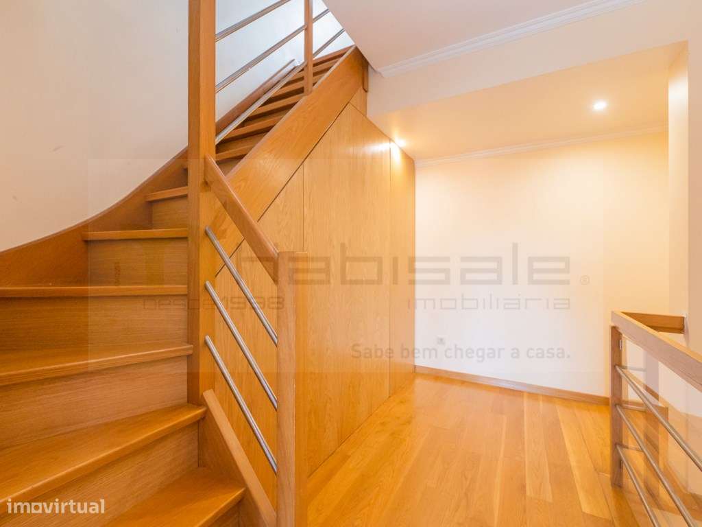 Moradia T5 com Jardim, Garagem ampla e Espaço para Piscina-31