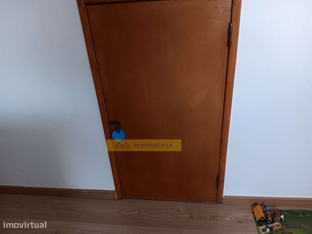 Moradia T4 totalmente remodelada, garagem, sotão e espaço exterior,...-52