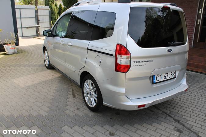 Ford Tourneo Courier 1.5 TDCi Titanium - 4