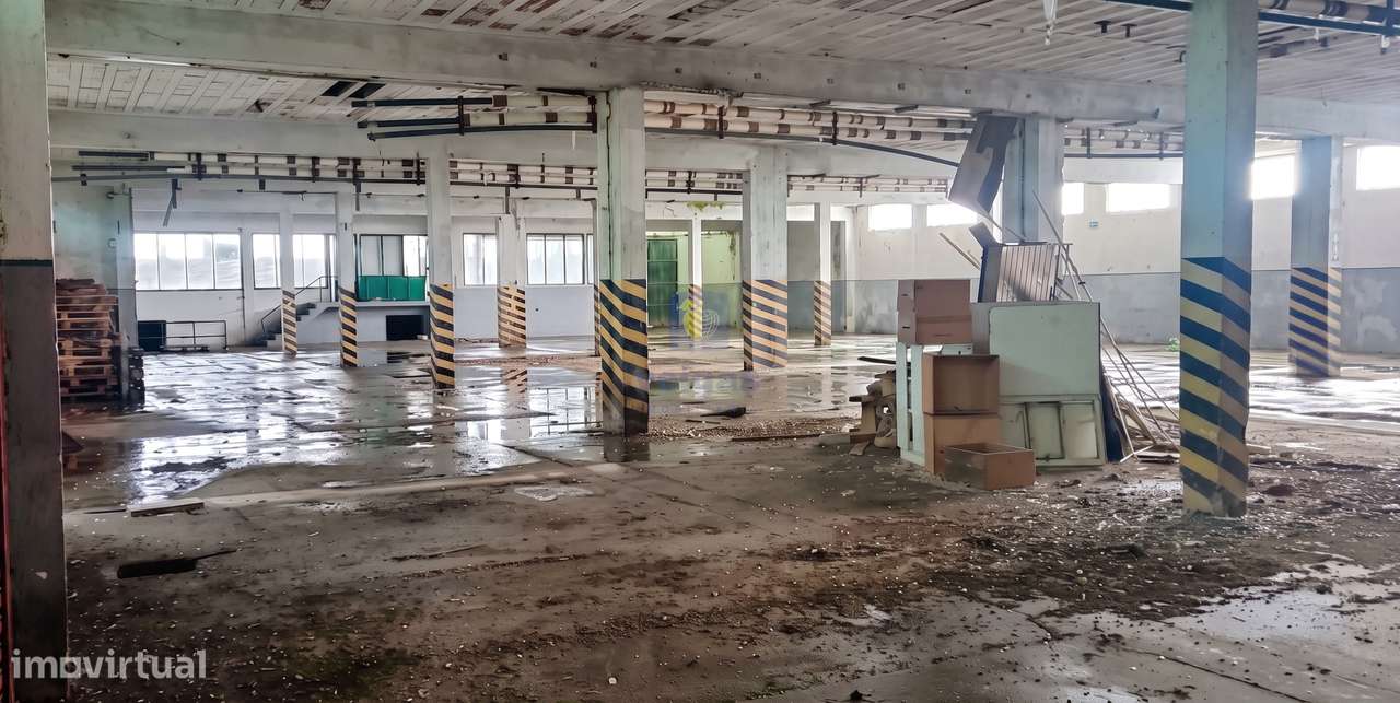 Armazém industrial com 4.107m2 de área e 7.300m2 de terreno, Marinha G-7