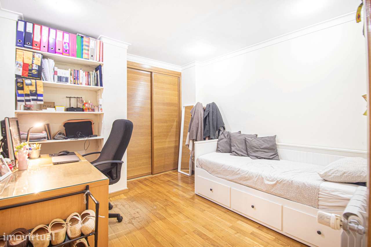 Apartamento T2+1 com terraço-18