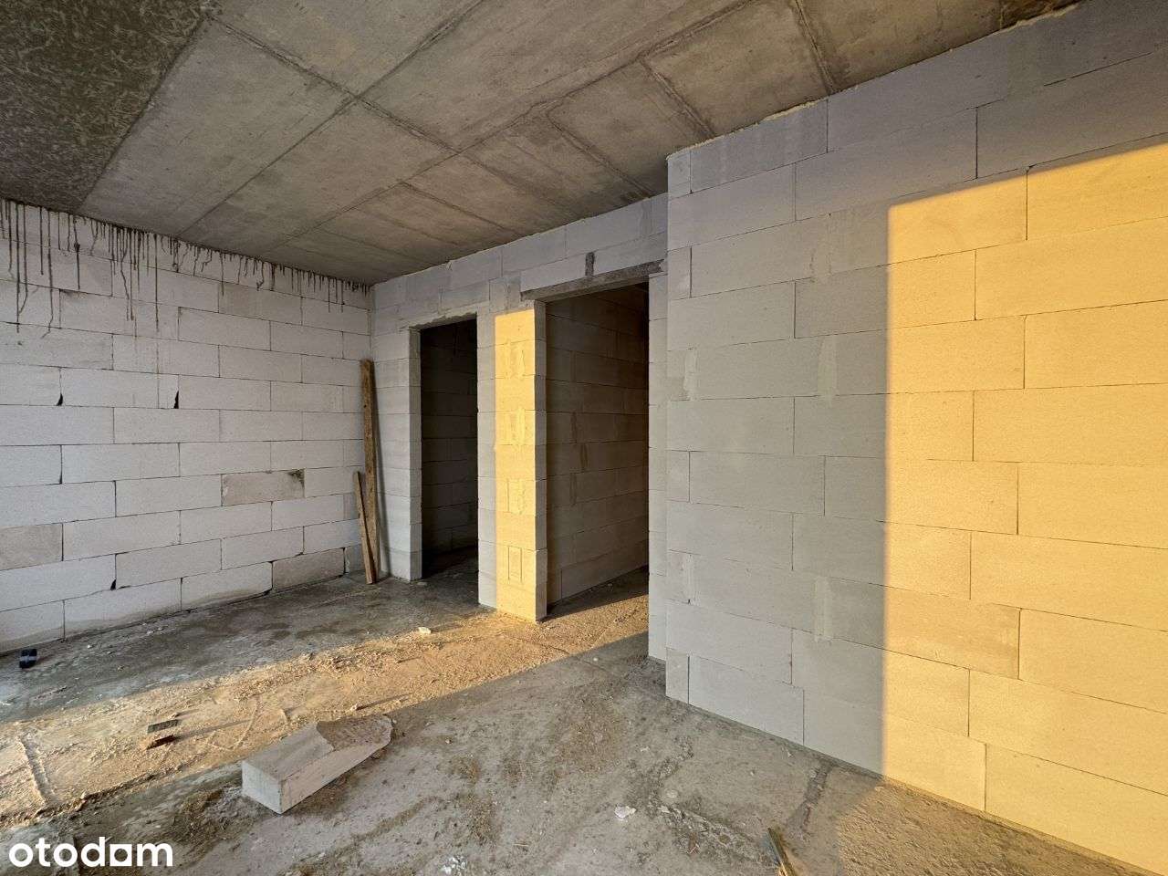 Dom szeregowy w stanie surowym otwartym, gaz oraz prąd na działce-6