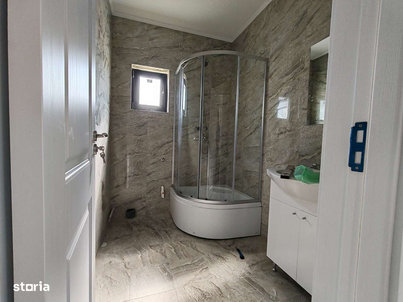 Vindem casa in Navodari-9