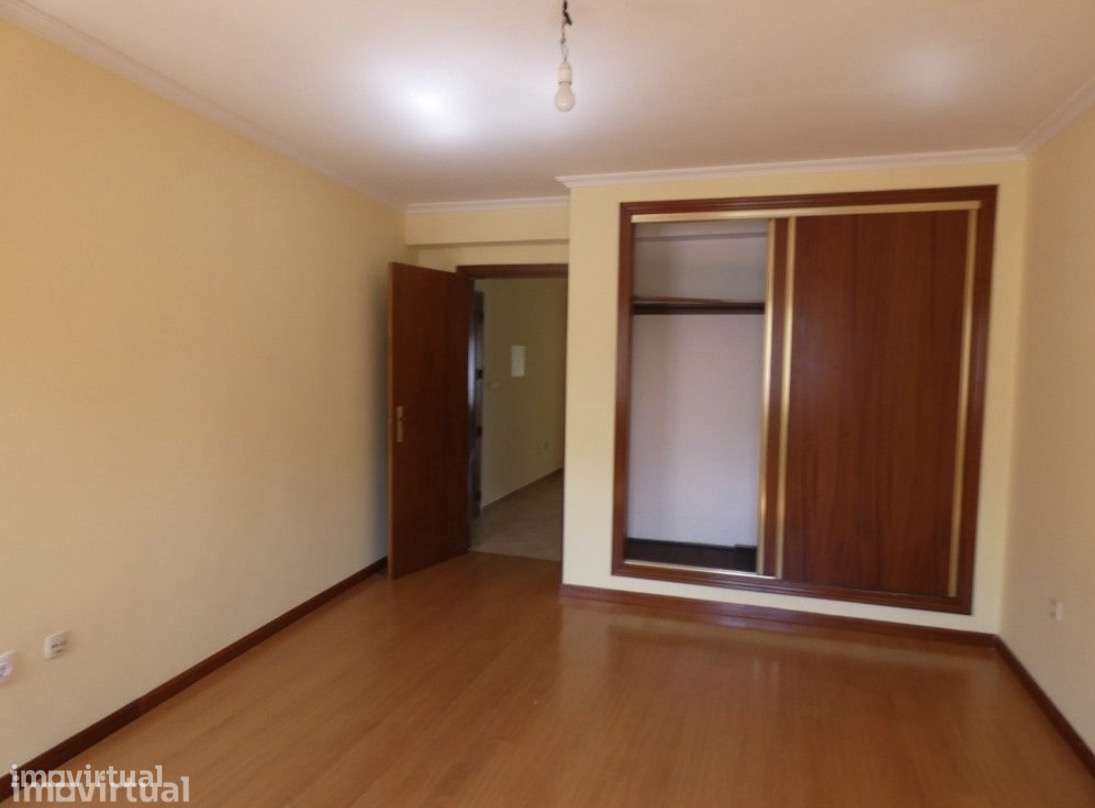 Apartamento 3 Assoalhadas Centro do Fundão 1 Andar-8