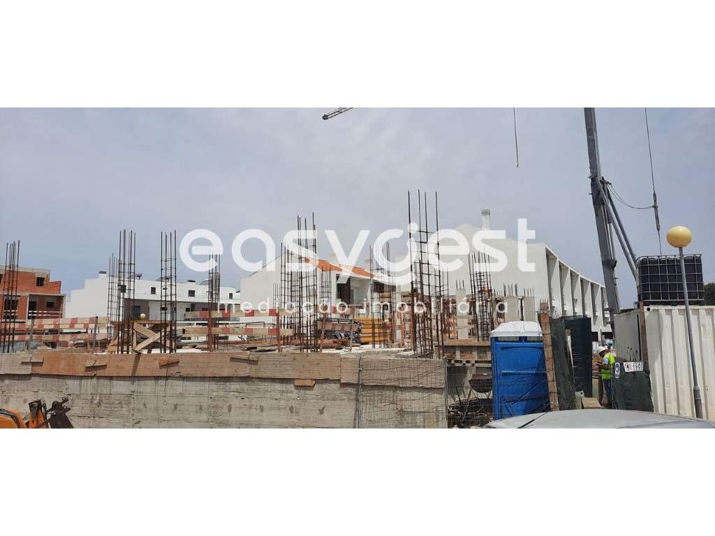 Moradia de 4 assoalhadas com piscina e sótão em Alcochete - Grande imagem: 5/12