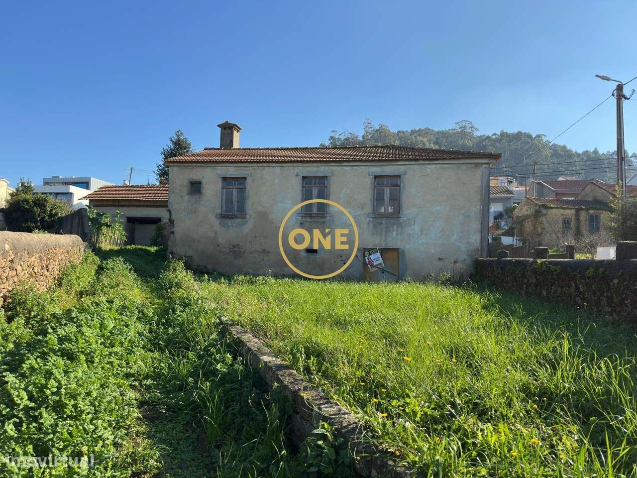 Moradia Térria p/ Restauro, em Laundos - Grande imagem: 2/37