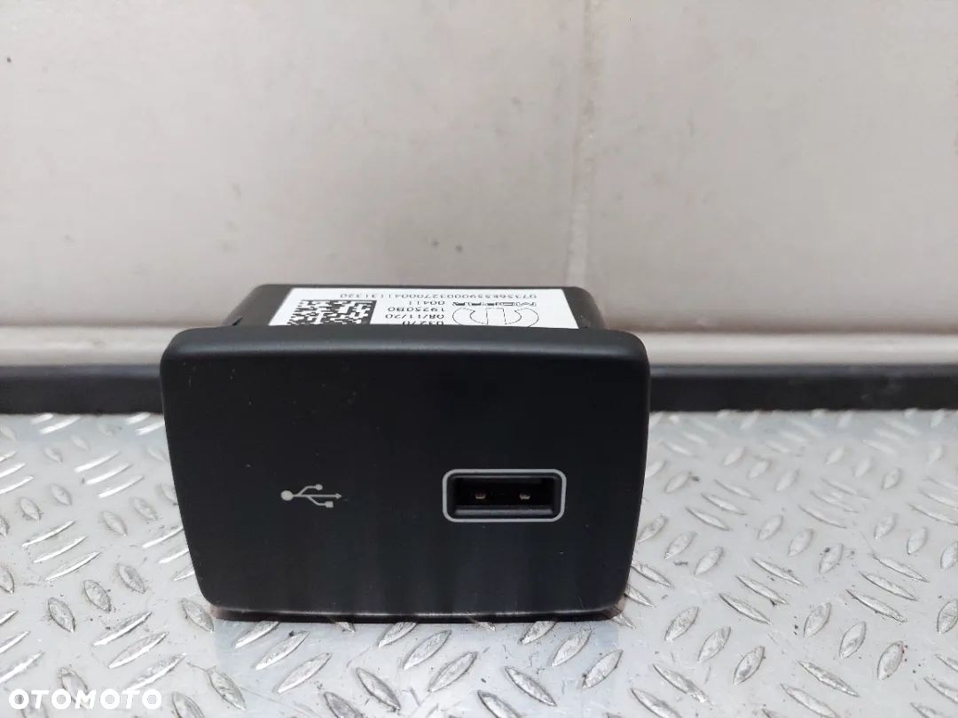 GNIAZDO USB FIAT DUCATO III LIFT NR 07356855900 - 1