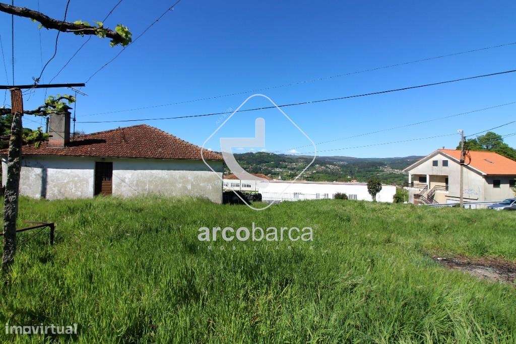 Moradia em pedra para remodelar, com terreno,  à entrada da Vila de Pa-5