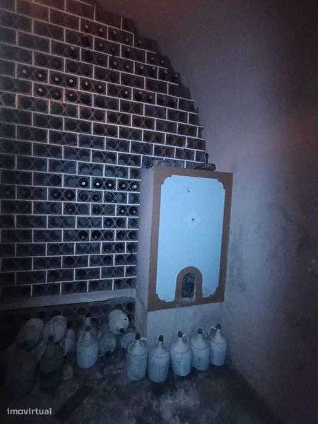 MORADIA CENTENÁRIA PARA REMODELAÇÃO TOTAL NO CENTRO DE ALPIARÇA - Grande imagem: 4/12