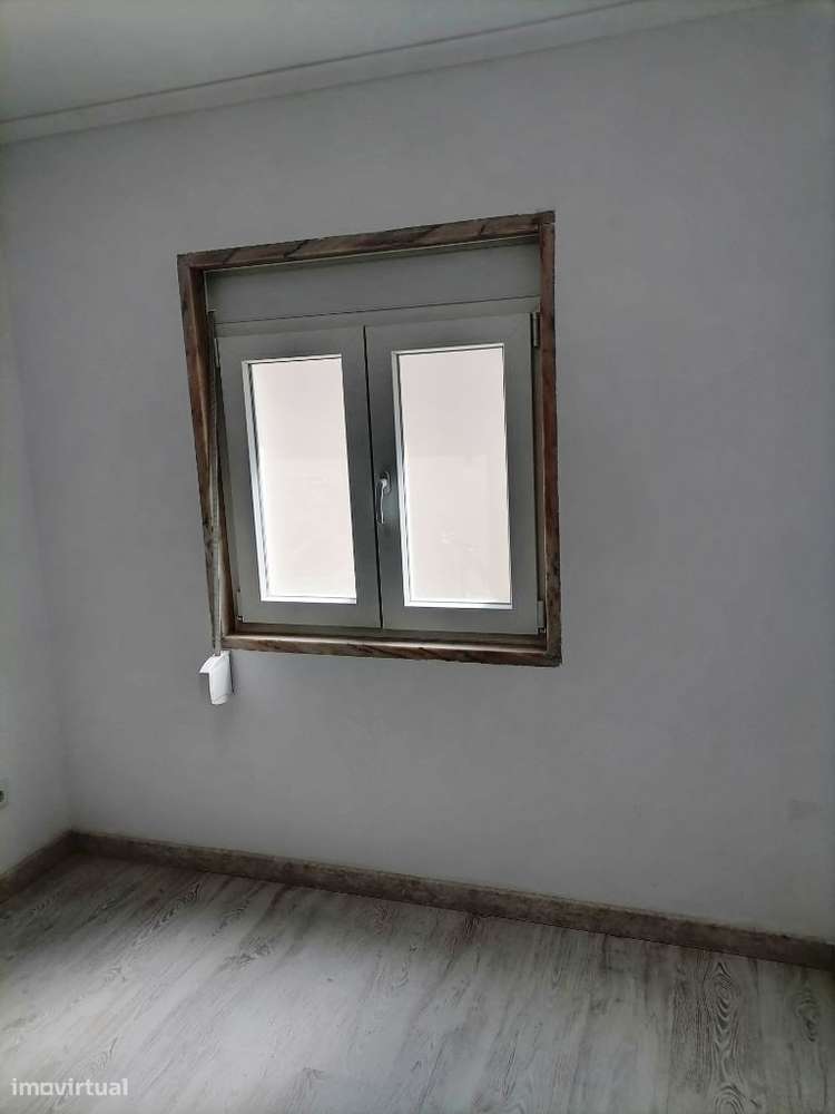 Moradia Remodelada em banda na Rua do Sítio ao Casalinho da Ajuda.-18