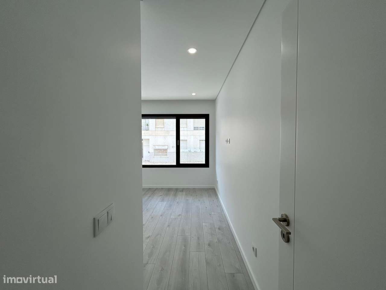 Apartamento T2 Novo com Varanda e Elevador-9