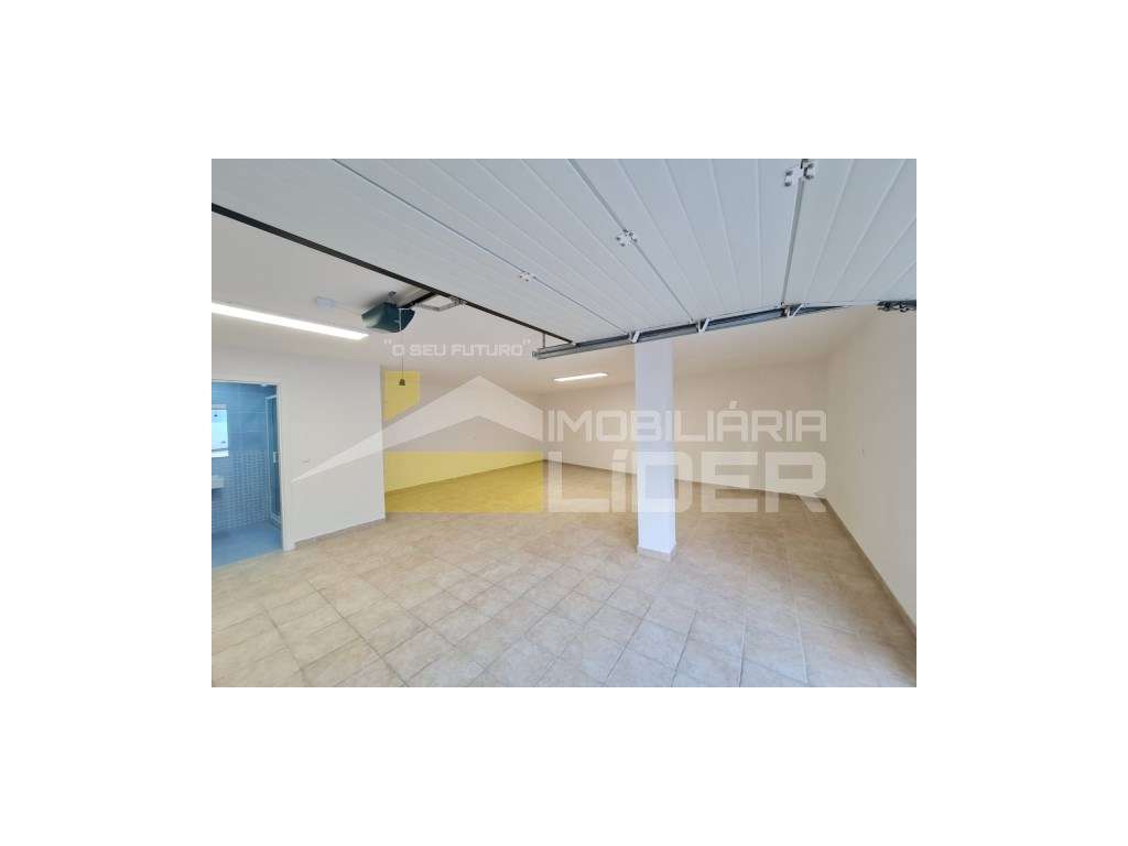 Oferecemos a Escritura
Moradia com 3 pisos T4 no centro da Ericeir...-26
