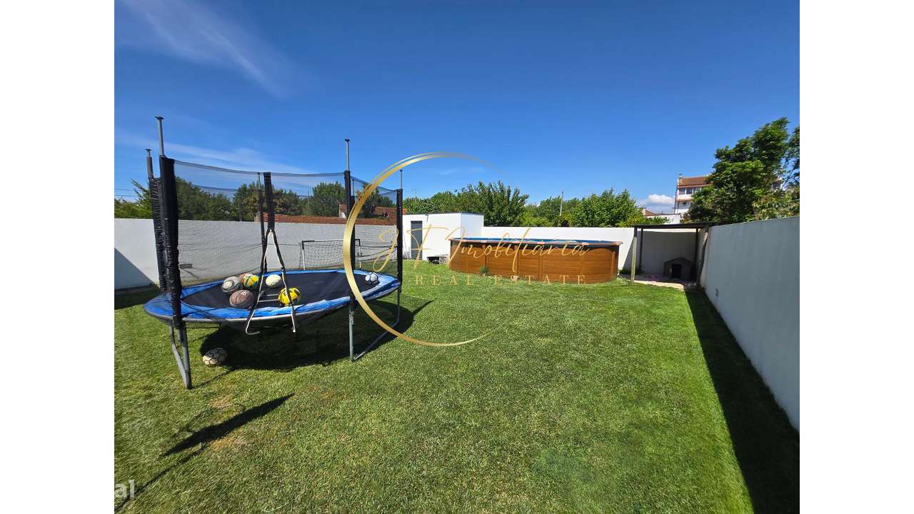 Moradia T4 de Luxo com Jardim-21
