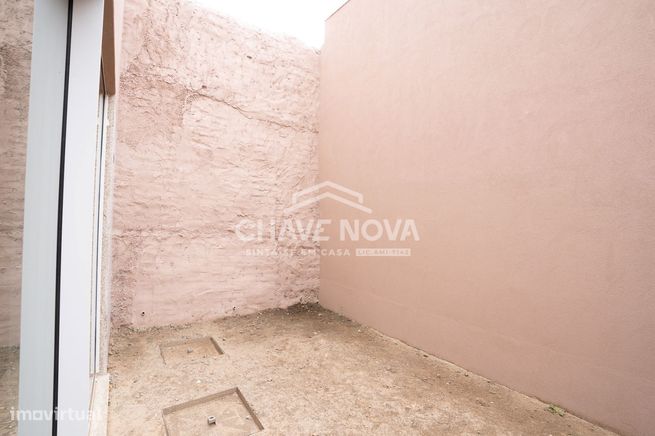 Moradia Geminada T1 C/ Jardim em Bonjardim, Porto-10