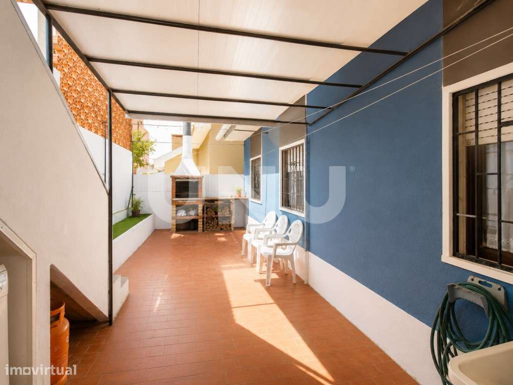 Moradia Bifamiliar T4 + T1 com garagem nas Paredes, em Alenquer!-23