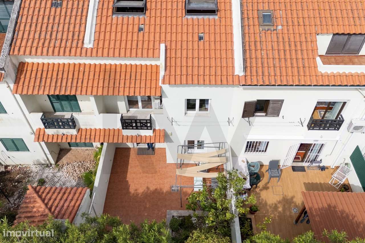 Moradia T3 em banda no Alto do Lagoal — luz natural, espaço e funciona-36