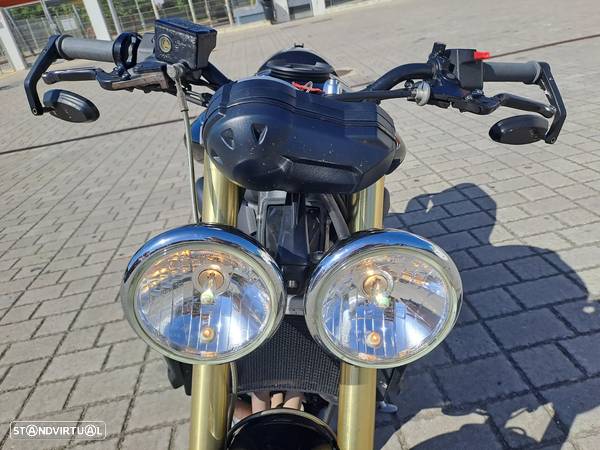 Triumph Street Triple - 12