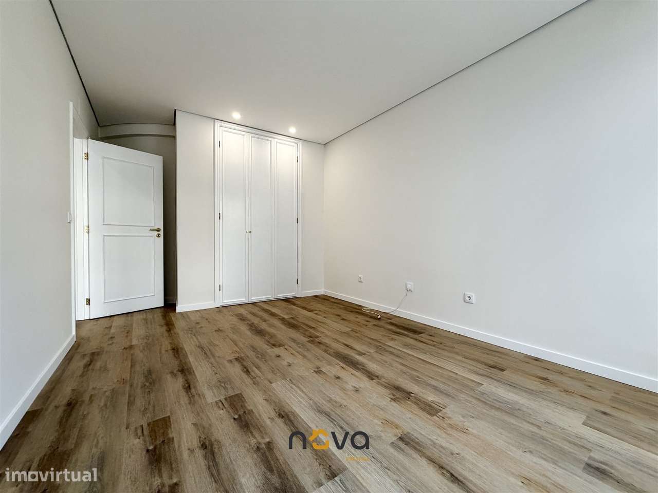 Apartamento T4 Totalmente Remodelado na Póvoa de Varzim-20