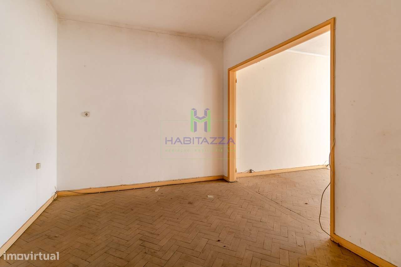 Prédio no Centro histórico de Lagos composto por 2 Apartamentos T3 e 1-33