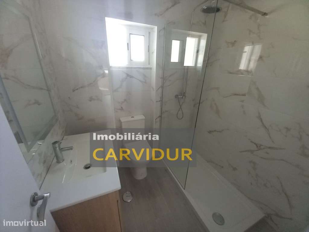 Baixa da Banheira T2 totalmente remodelado-7