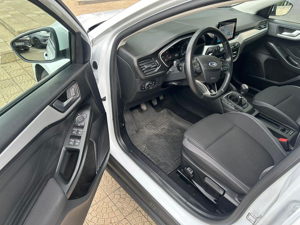 Ford Focus - foto 8