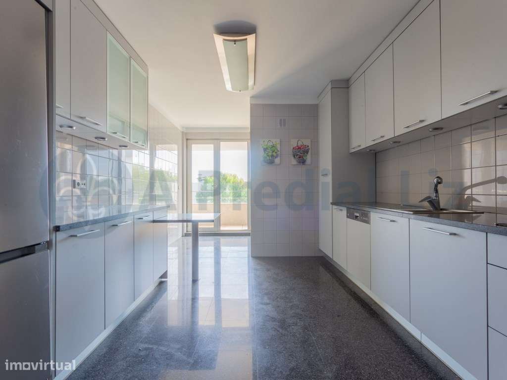 Apartamento T3+1 Duplex - À Av. da Boavista-9