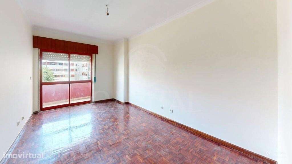 T2 espaçoso com varanda e garagem-20