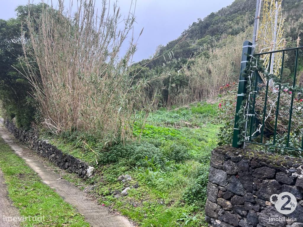 Terreno em Água  de Pau