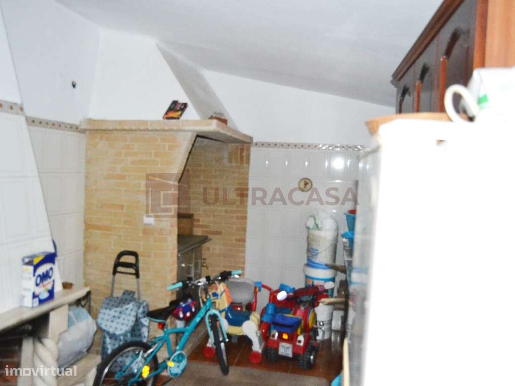 Vende-se excelente Moradia V7 com Garagem-26